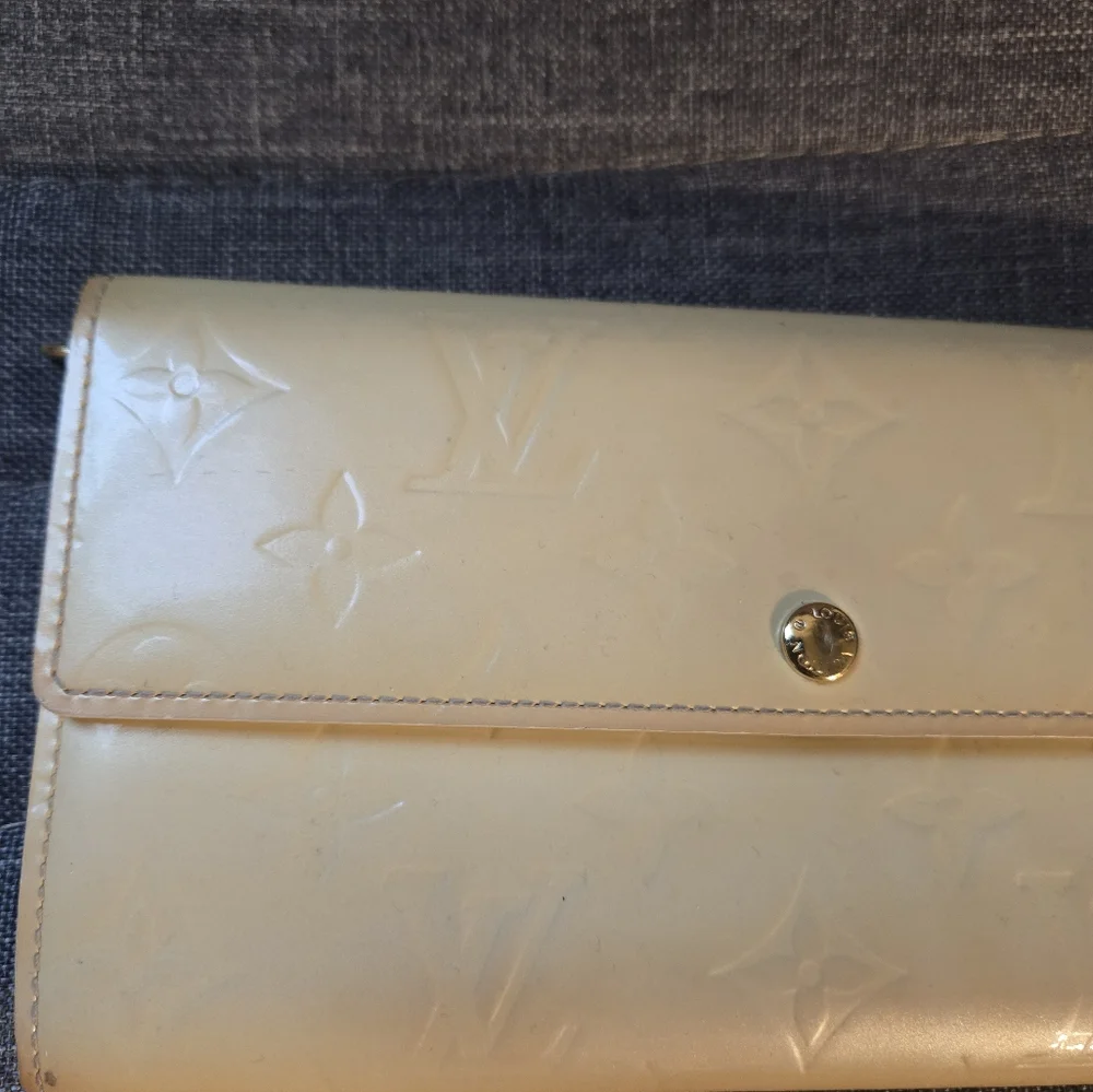 Louis Vuitton Wallet - Picture 2 of 9
